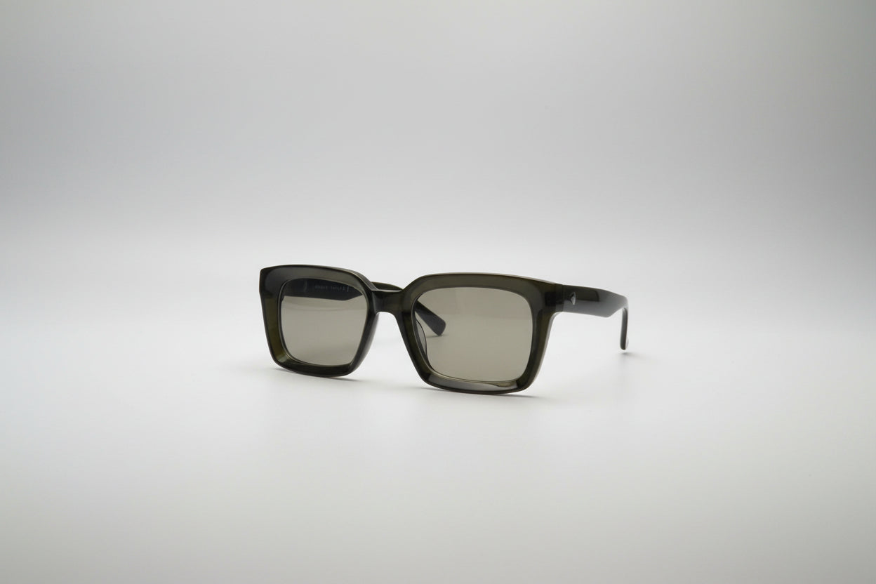 CLASSY CLEAR BLACK STYLE