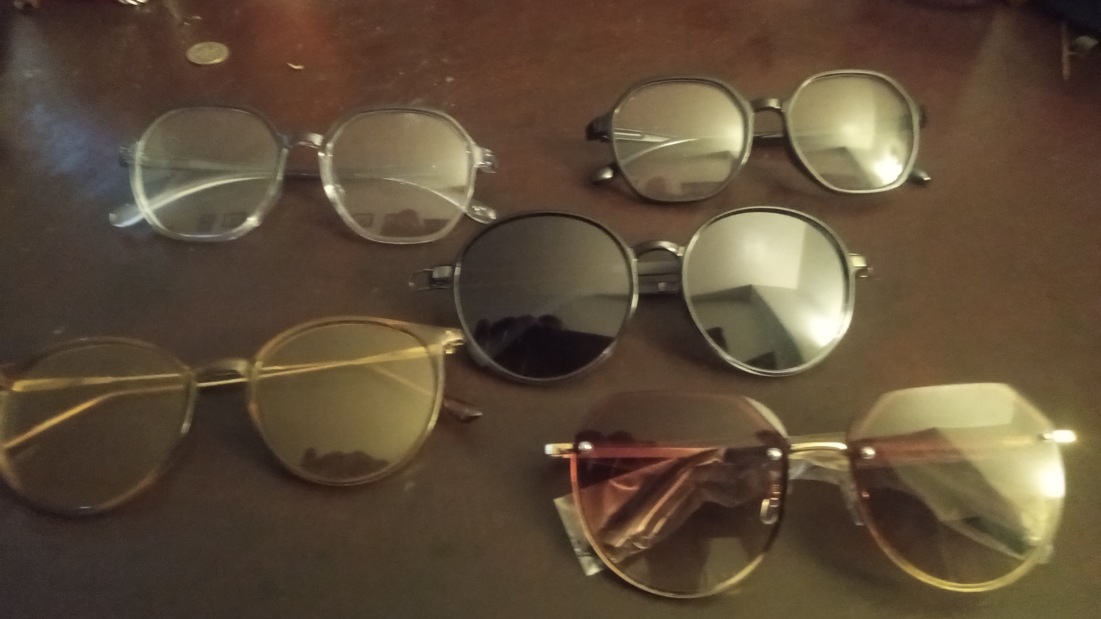 Clear fashion glasses with a ligfht tint