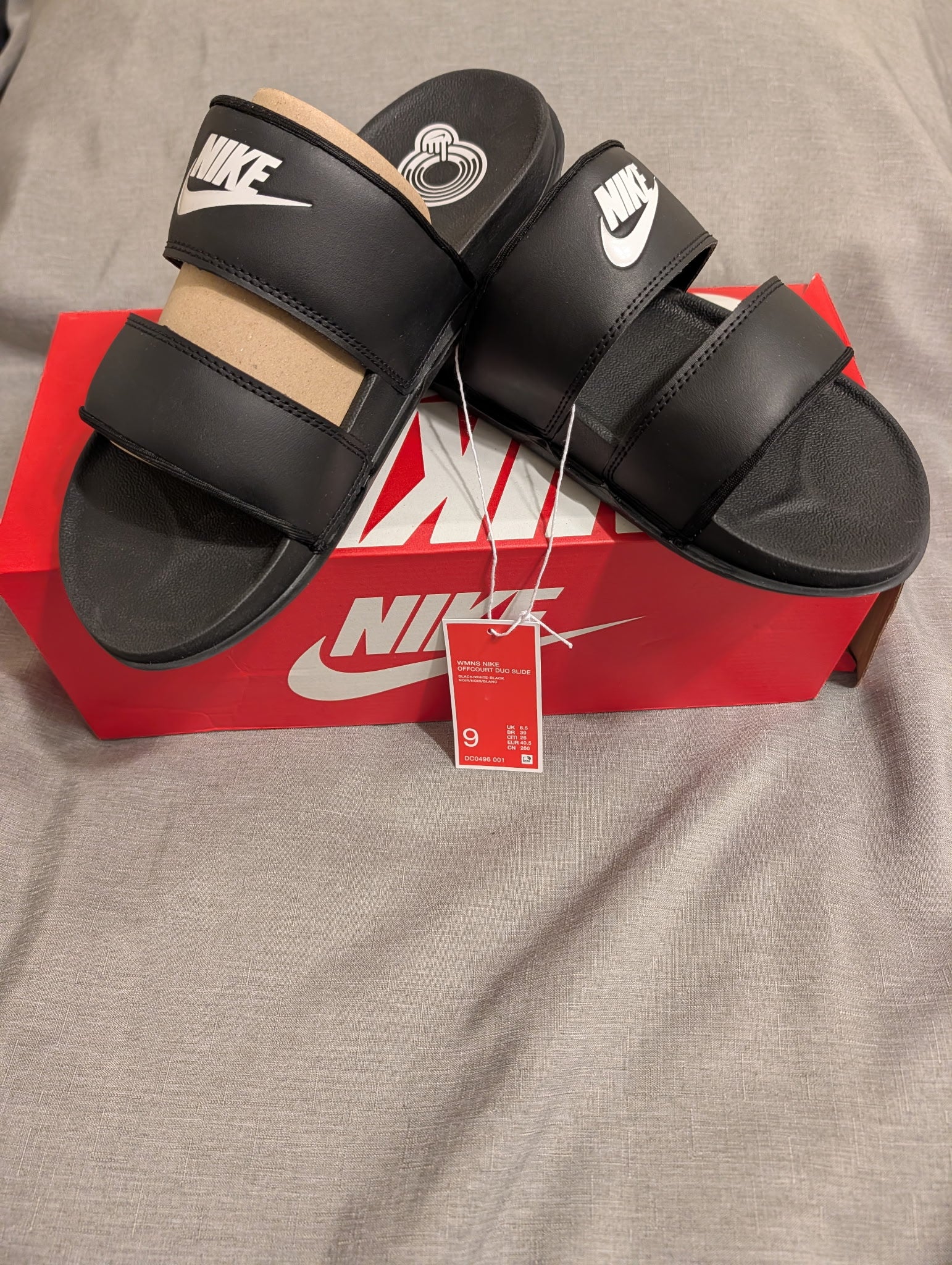 WOMENS NIKE SLIDES SIZE 9